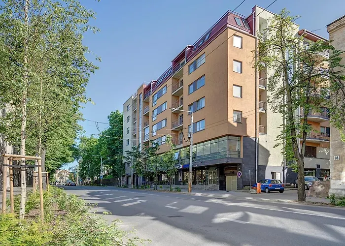 Cityvibe Top-Floor Apartment
